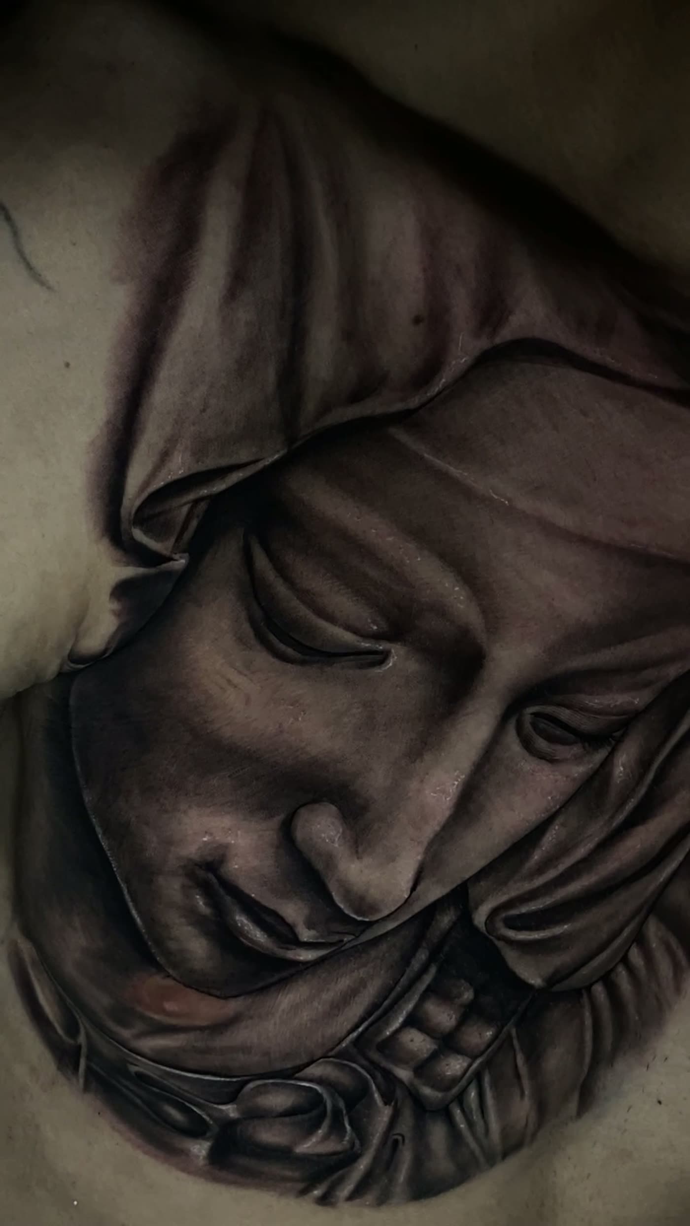 Maria · Peitoral